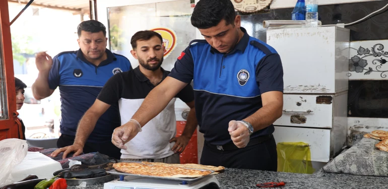 Akçakale’de zabıtadan sıkı denetim: Gramaj, hijyen ve etiketler tek tek incelendi