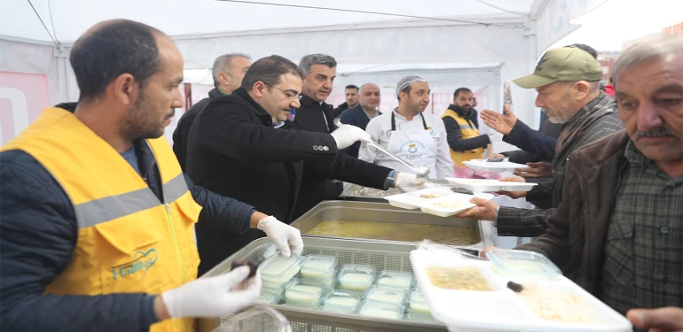 Başkan Canpolat vatandaşlarla Ramazan sofrasında buluştu