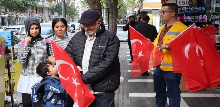 Şanlıurfa kırmızı beyaza bürünüyor: 29 Ekim hazırlığı başladı