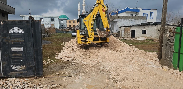 Şanlıurfa’da sel yolu kapattı, belediye hastaya ulaştı!