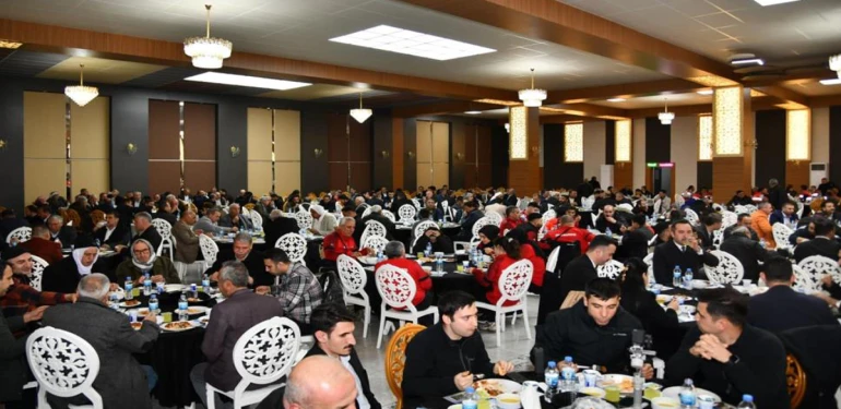 Vali Şıldak'tan birlik ve huzur mesajı! "Biz sizlerin emrindeyiz"