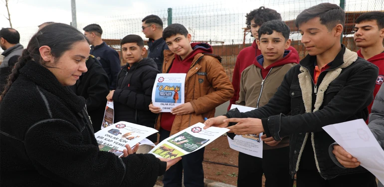 Viranşehir’de öğrenciler hayvan bakımevini ziyaret etti