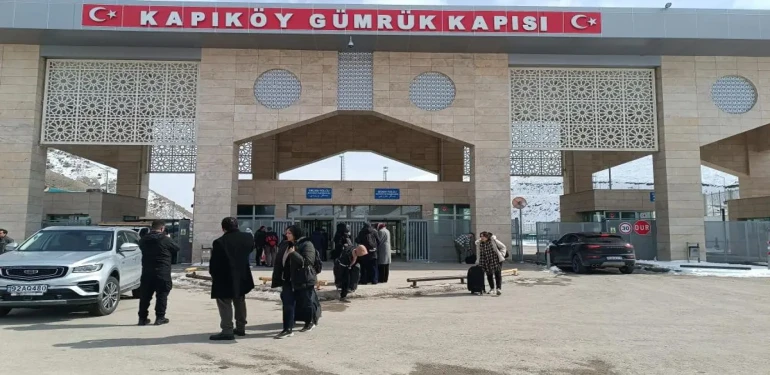 Türkiye’deki İranlılar sınıra akın etti! "Ülkemize destek için dönüyoruz"