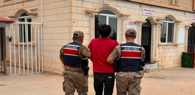 4 yıl 2 ay hapis cezası bulunan firari jandarmadan kaçamadı!