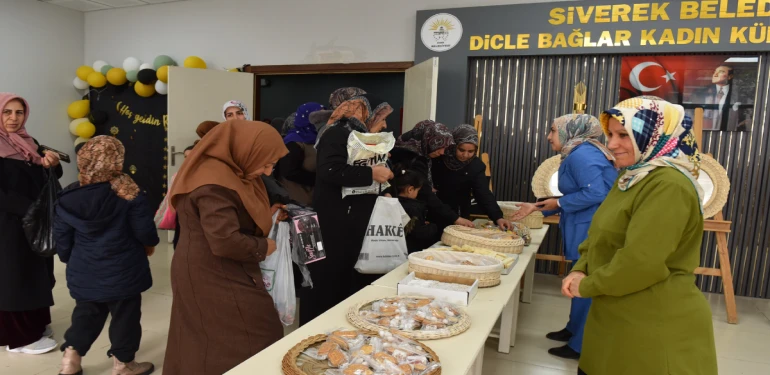 Siverek’te manevi gece! Zikirmatik ve mevlit paketleri dağıtıldı