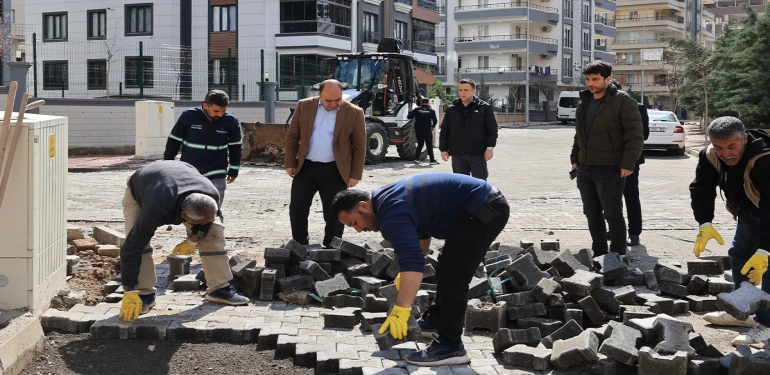 Karaköprü’de yağışlardan etkilenen yollar yenileniyor