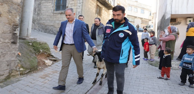 Eyyübiye Belediyesinden Ramazan bereketi: 25 bin gıda kolisi yola çıktı!