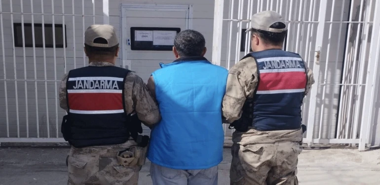 Şanlıurfa’da 12 yıl cezası bulunan zehir taciri tutuklandı!