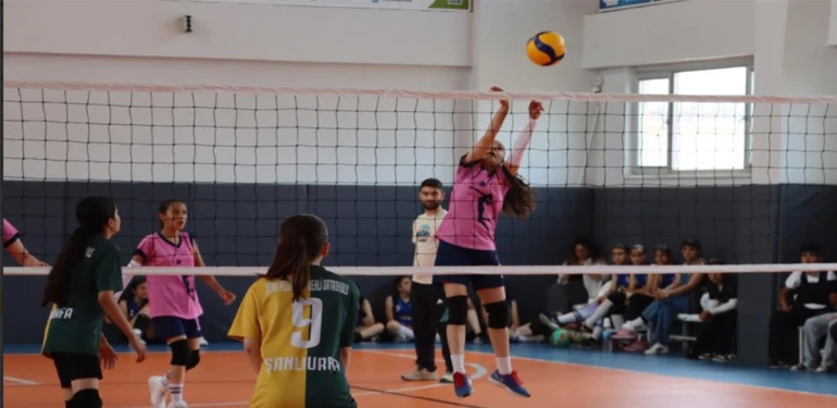 Şanlıurfa’da okul sporlarında voleybol heyecanı!