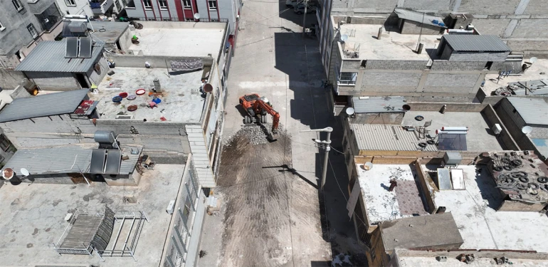 ‎6 ayda 160 bin metrekare! Şanlıurfa’da 12 mahallede çalışma