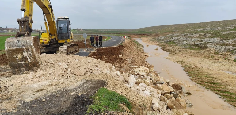 Şanlıurfa’da selin yaraları sarılıyor: Ekipler dört koldan sahaya indi!