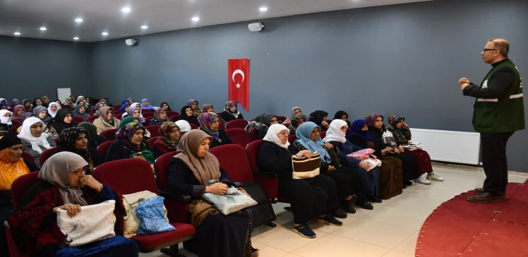 Siverek’te kadınlar sağlıklı yaşam için bilgilendirildi