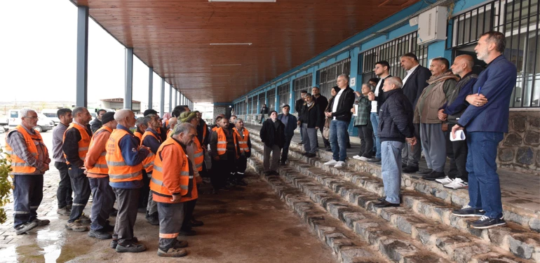 Siverek’te belediye çalışanlarına kanser tarama kiti dağıtıldı!