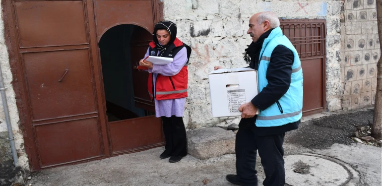 Ramazan bereketi Siverek’te kapıları çaldı! Koliler ihtiyaç sahipleriyle buluştu