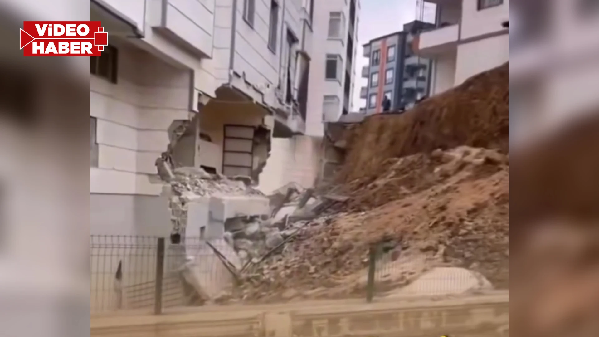 Şanlıurfa'da evin duvarı çöktü! Bina tahliye edildi