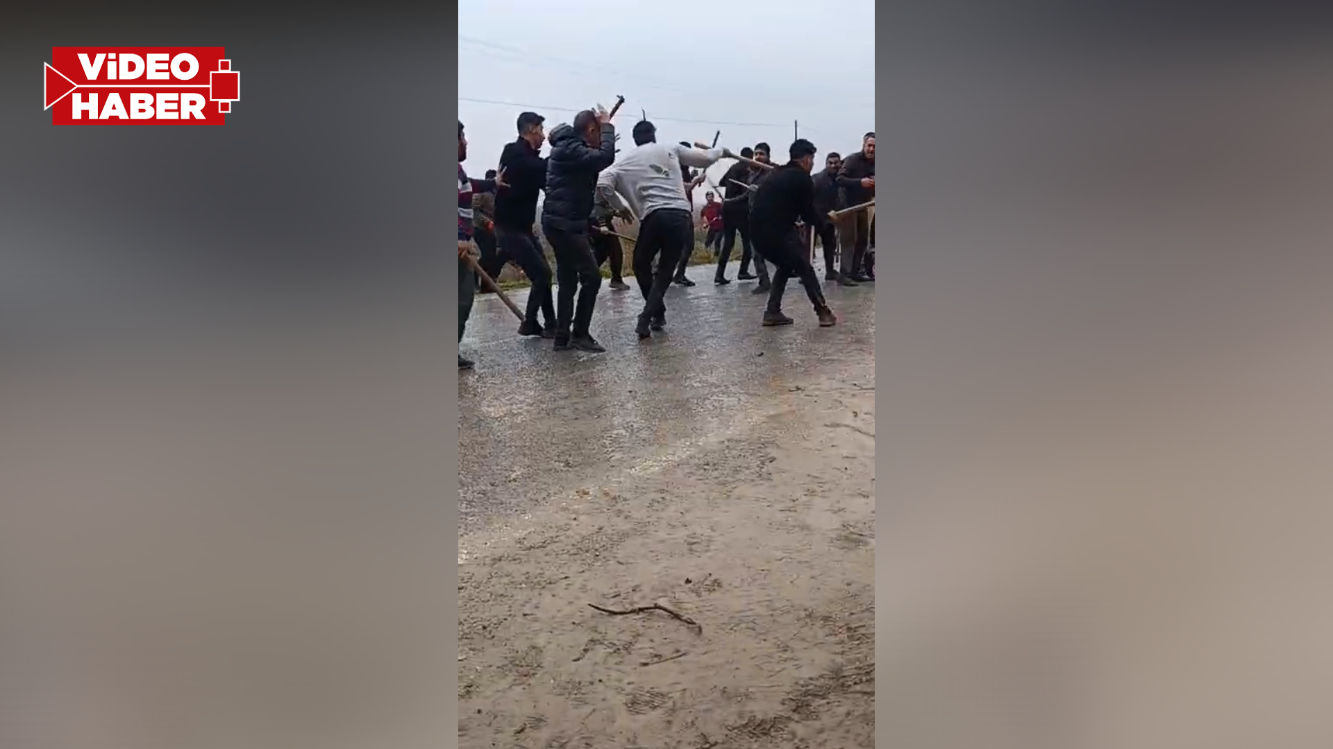 Şanlıurfa'da İki akraba aile birbirine girdi! Taş ve sopalar havada uçuştu