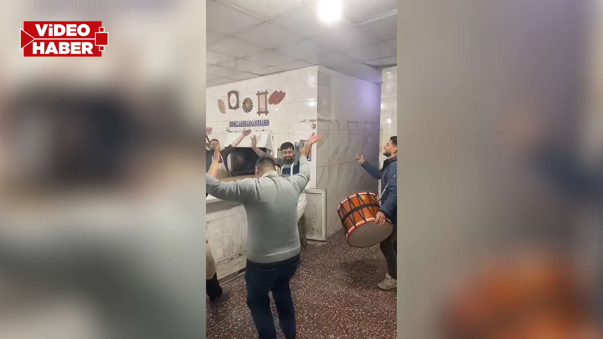 Şanlıurfa'da Ramazan davulcularının mesaisi renkli görüntülere sahne oldu ...