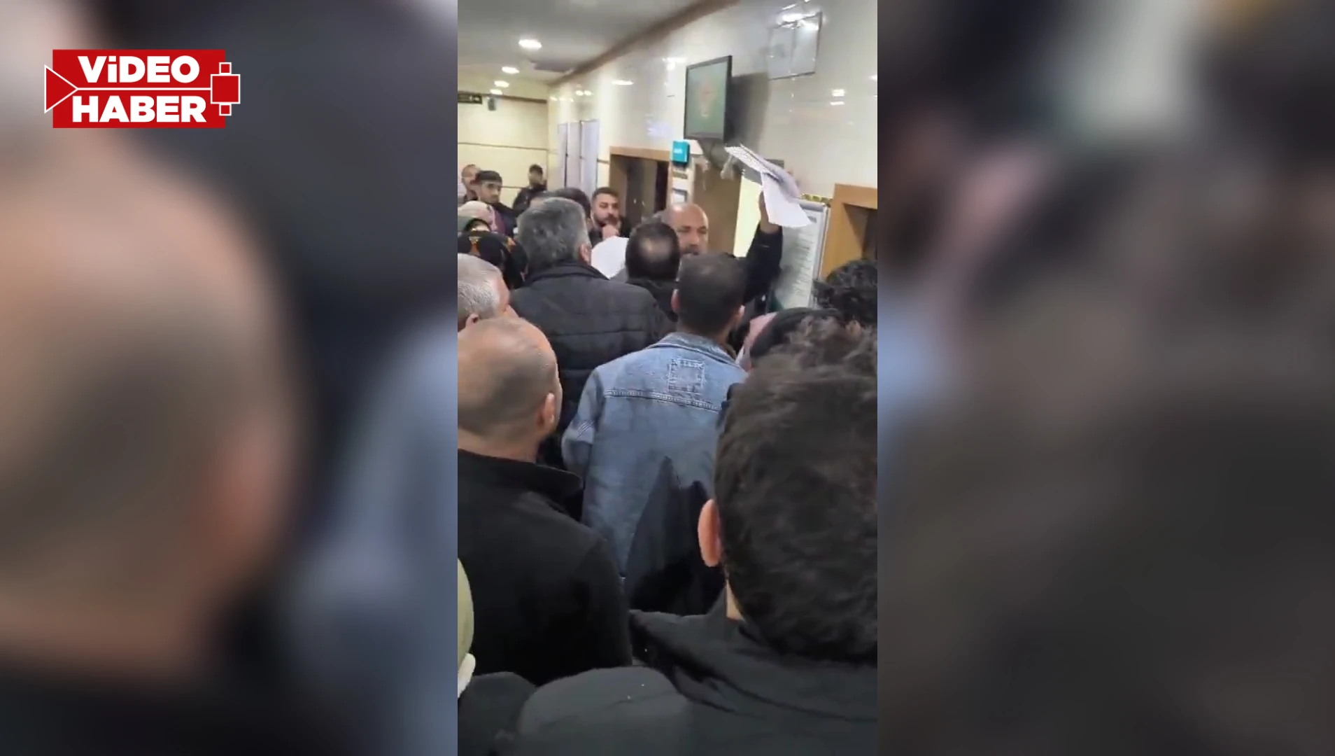 Şanlıurfa’da muayene kuyruğunda bekleyen hastalar isyan etti