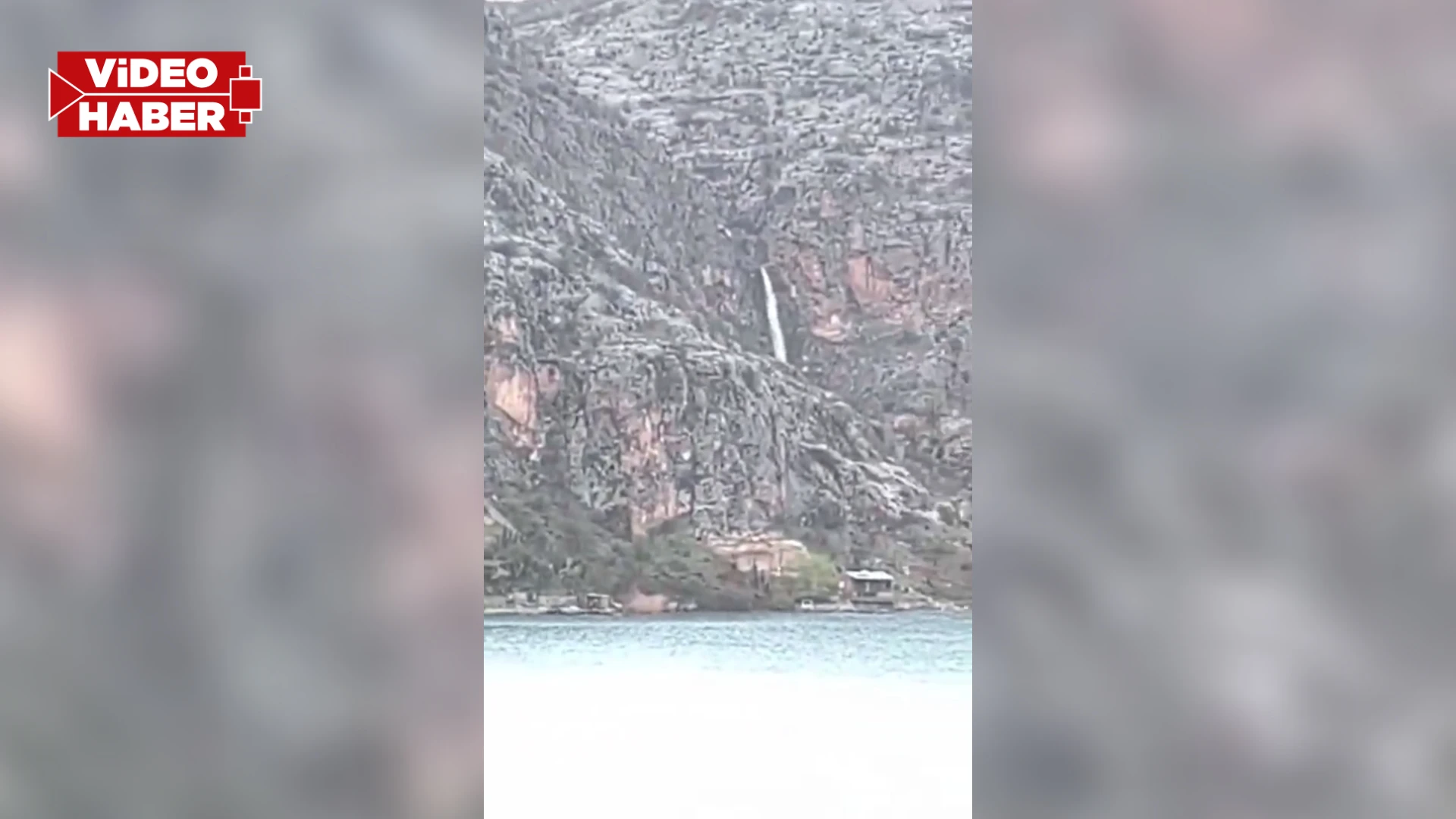 Şanlıurfa'da gören hayran kaldı: Sağanak sonrası doğal şelale oluştu