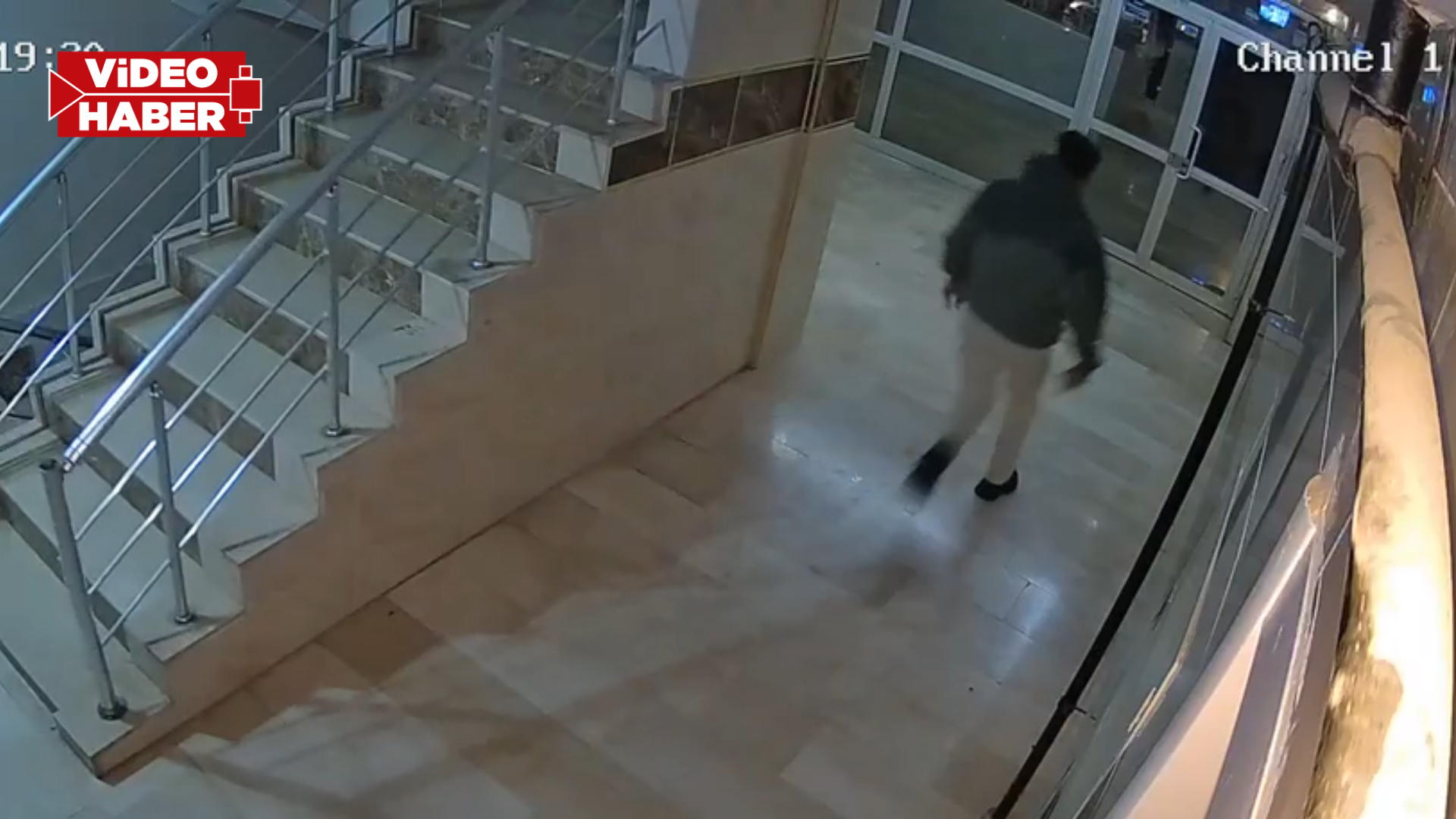 Şanlıurfa'da apartmanlara dadandılar: O anlar kameraya yansıdı