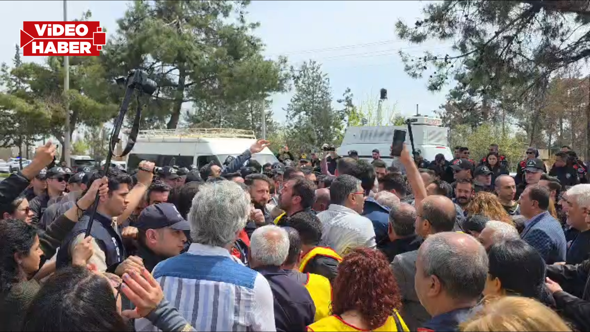 Şanlıurfa’daki yürüyüşte gerginlik!