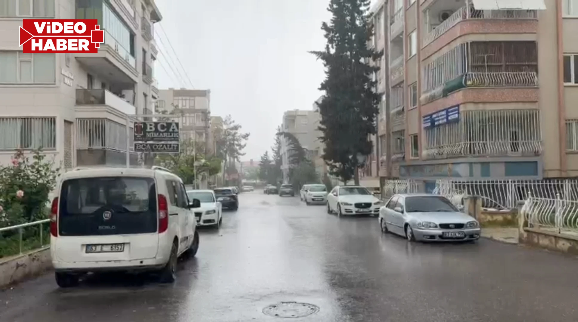 Şanlıurfa'da sağanak etkili oldu: Su birikintileri oluştu