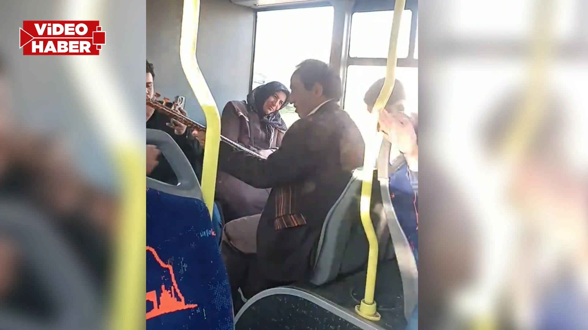 Şanlıurfa’da otobüste sazlı türkülü yolculuk