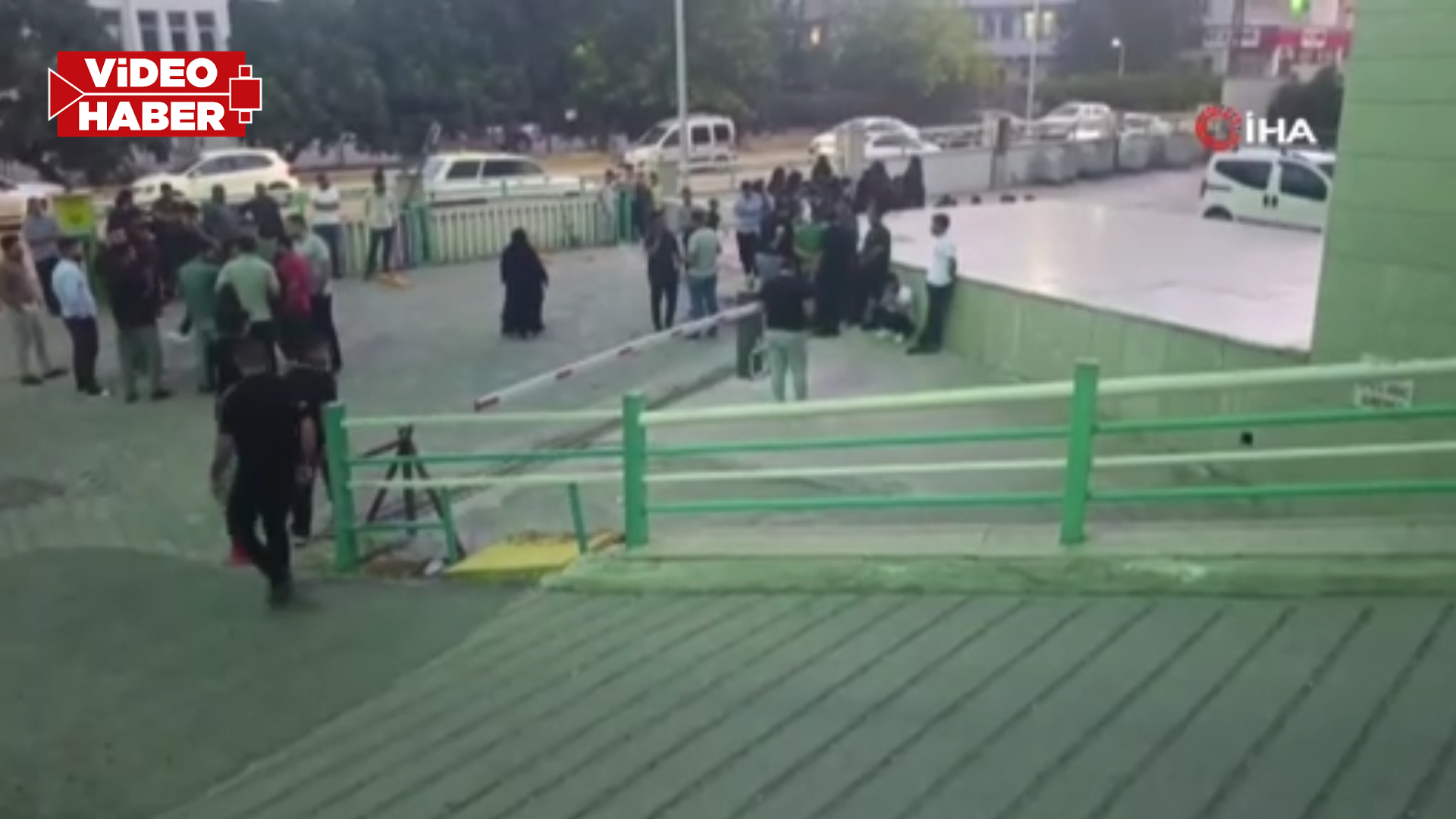 Şanlıurfa'da otomobilin çarptığı çocuk öldü: Sürücü darp edildi