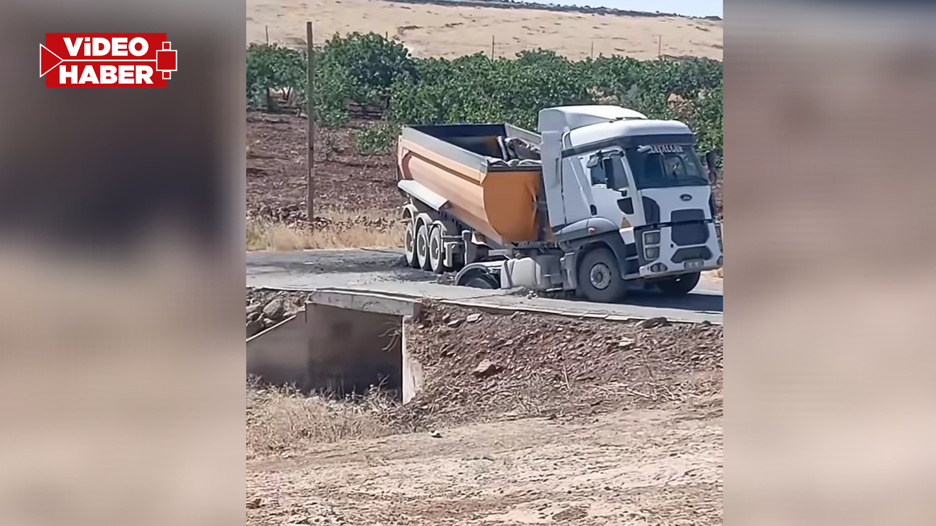 Şanlıurfa'da köprü çöktü: Hafriyat yüklü kamyon mahsur kaldı