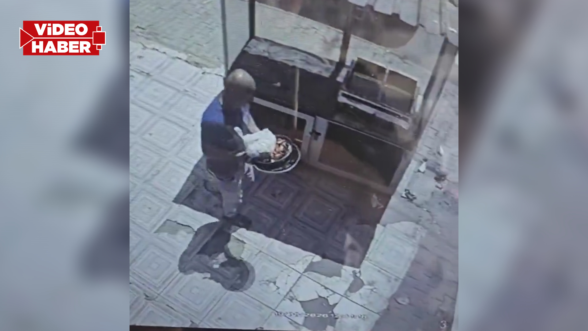 Şanlıurfa'da ilginç hırsızlık: 2 tepsi patlıcan kebabını alıp götürdü