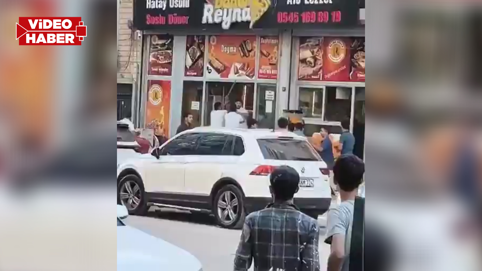 Şanlıurfa'da döner bıçaklı kavga! Ortalık savaş alanına döndü