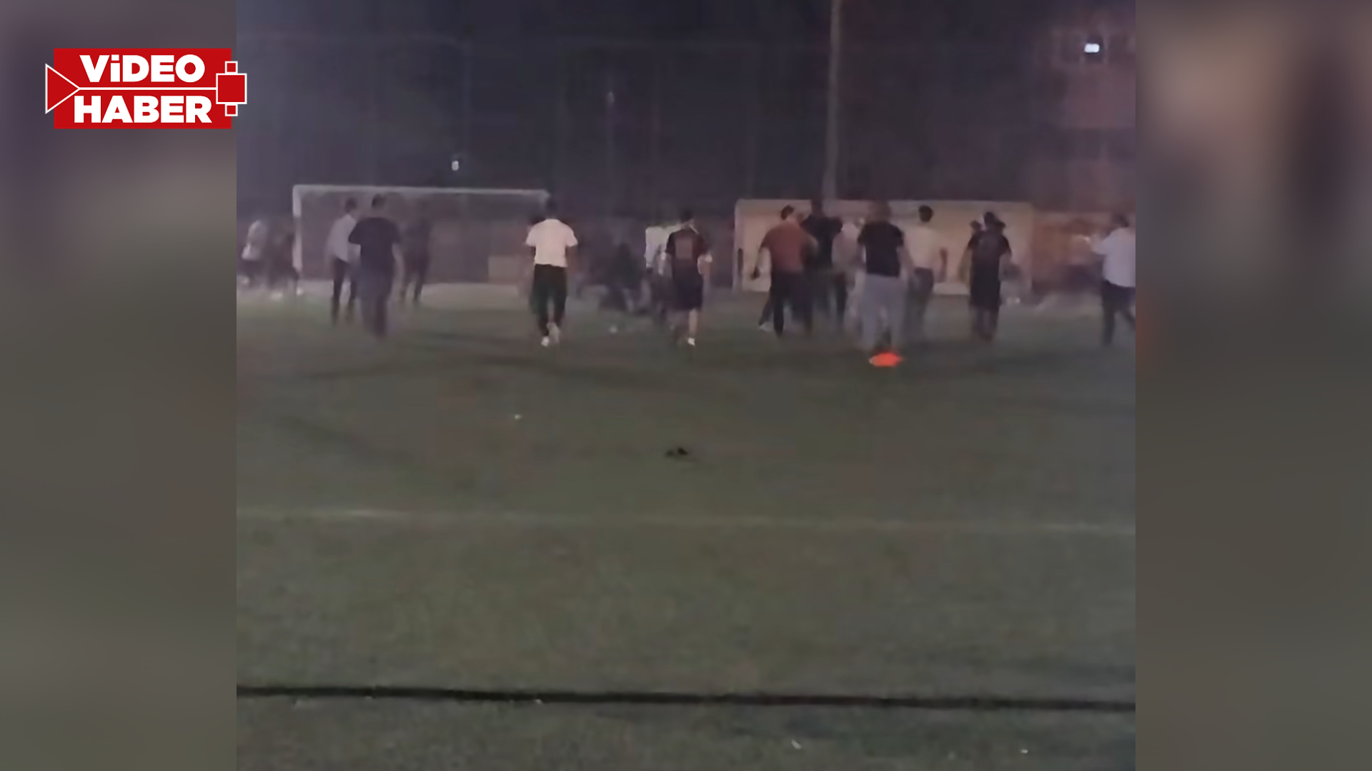 Şanlıurfa’da turnuva maçında kavga: Sahaya girip futbolcuları darp ettiler