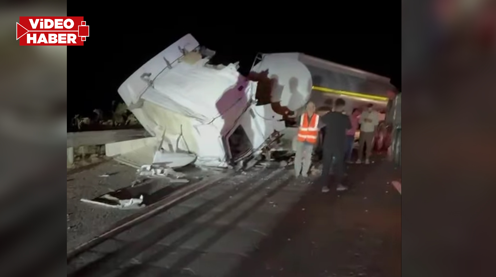 Şanlıurfa'da korkunç kaza! Tanker ile tır çarpıştı: Yaralı var