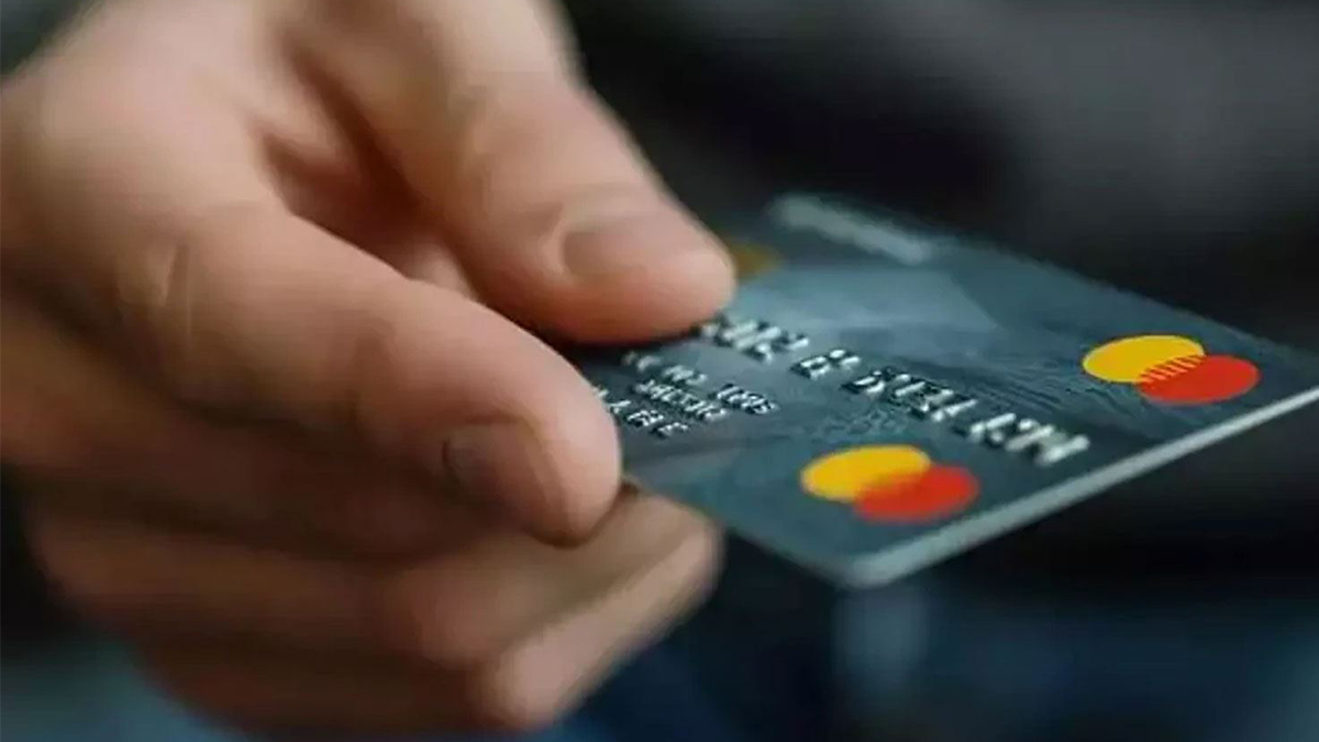 Gece yarısı değişti… Kredi kartı kullananlar dikkat!