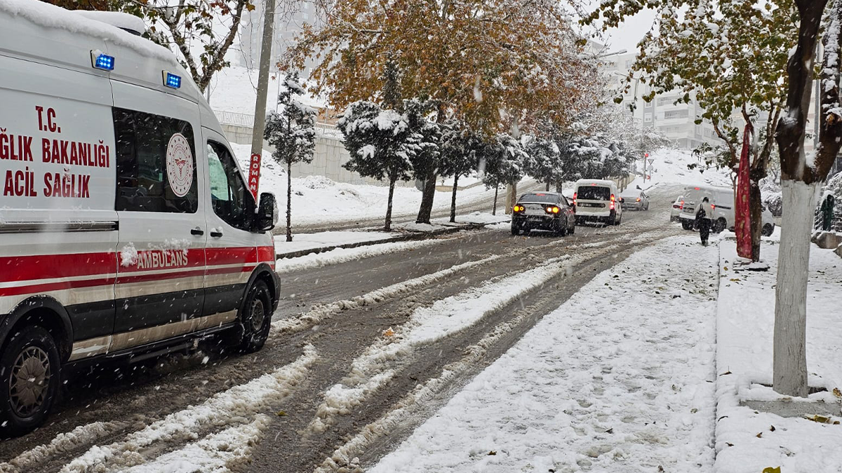 Valilikten sonra Büyükşehir de uyardı! "Zorunlu olmadıkça trafiğe çıkmayın"