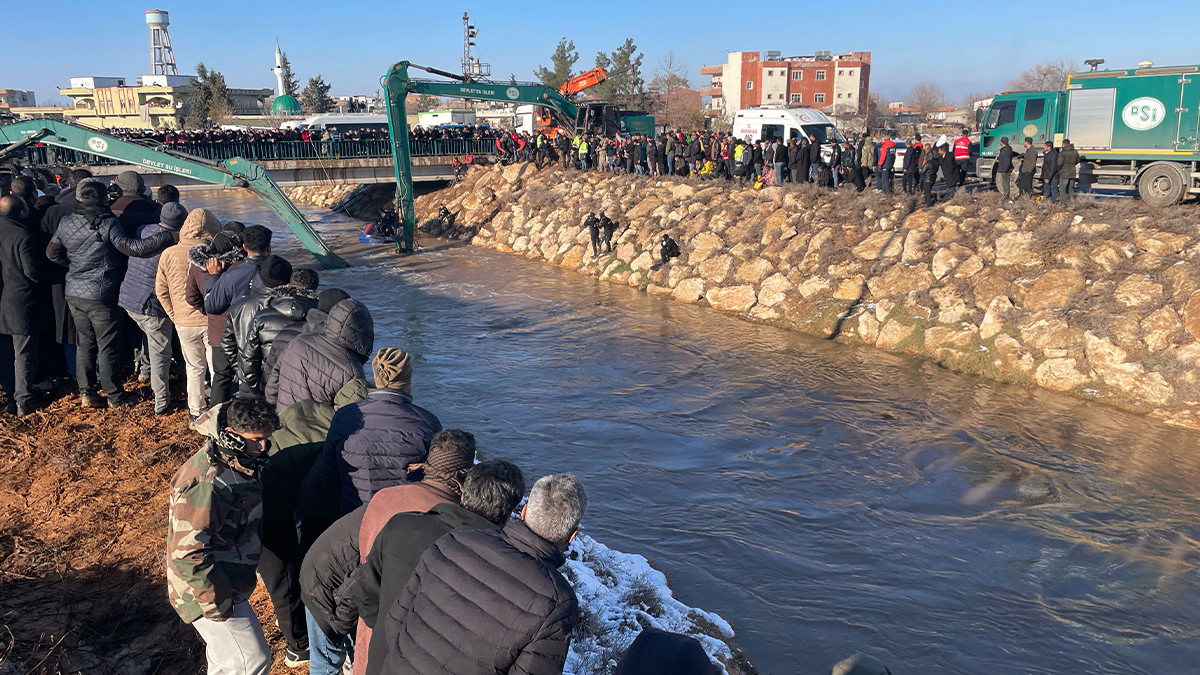 Harran’da sulama kanalına uçan otomobilin sürücüsü bulunamadı: Aramalar sürüyor