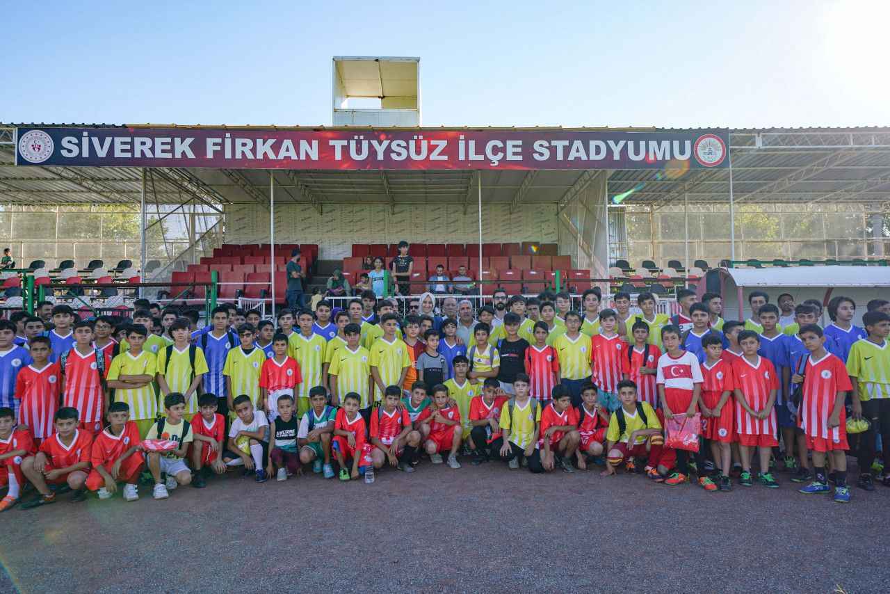 Siverek'te çocuklar yazı futbol okulunda geçiriyor