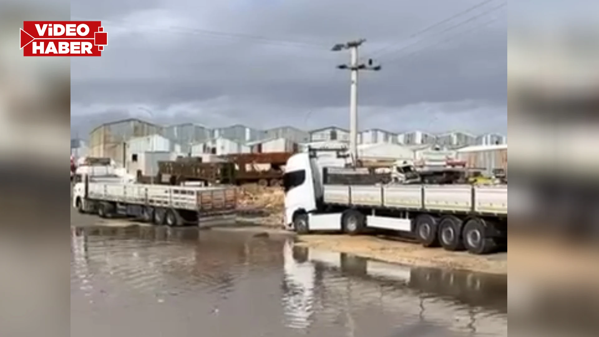 Şanlıurfa’da mobilyacılar sitesi su altında kaldı! Esnaf acil müdahale bekliyor