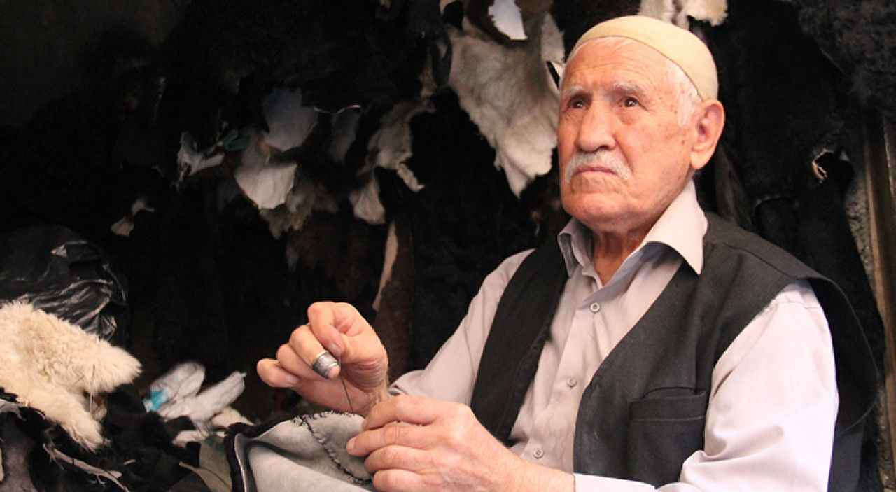 Asırlık mesleğini ayakta tutuyor