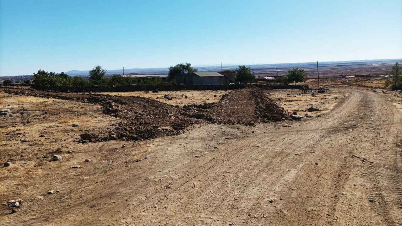 Siverek’te doğal nedenlerle tahrip olan yollar onarılıyor