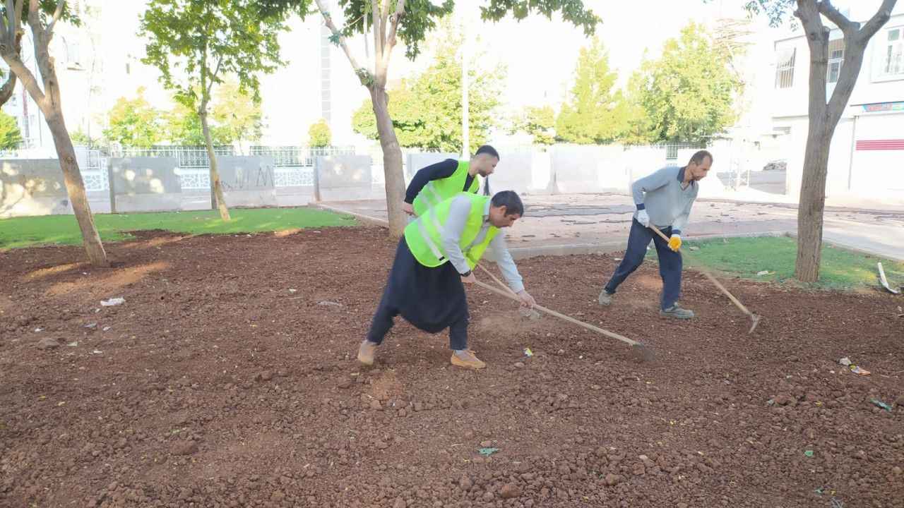 Siverek’te parklar yeşillendiriliyor
