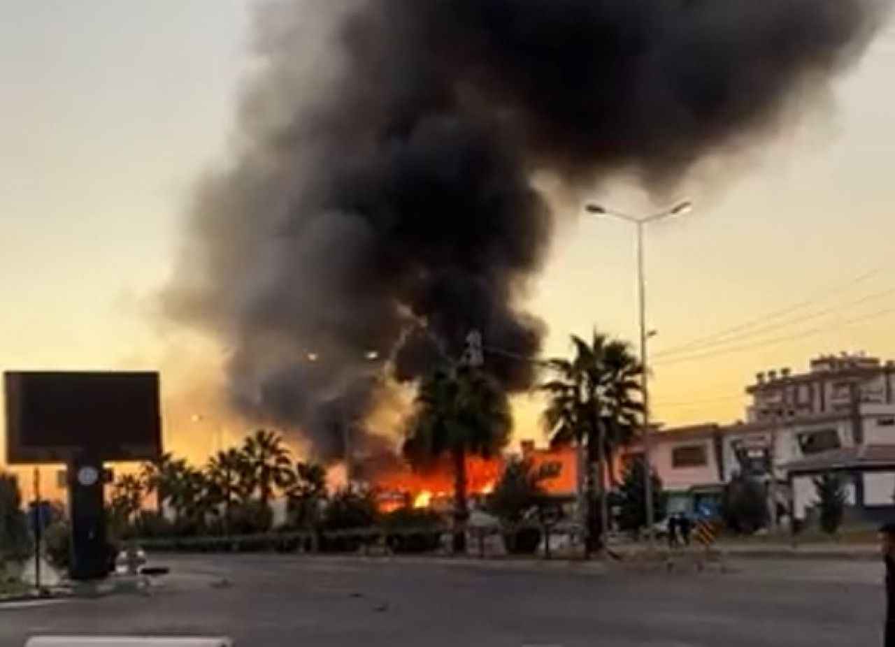 Şanlıurfa'da balıkçıda büyük yangın!