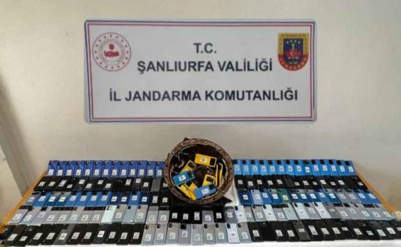 Viranşehir’de gümrük kaçağı cep telefonu operasyonu