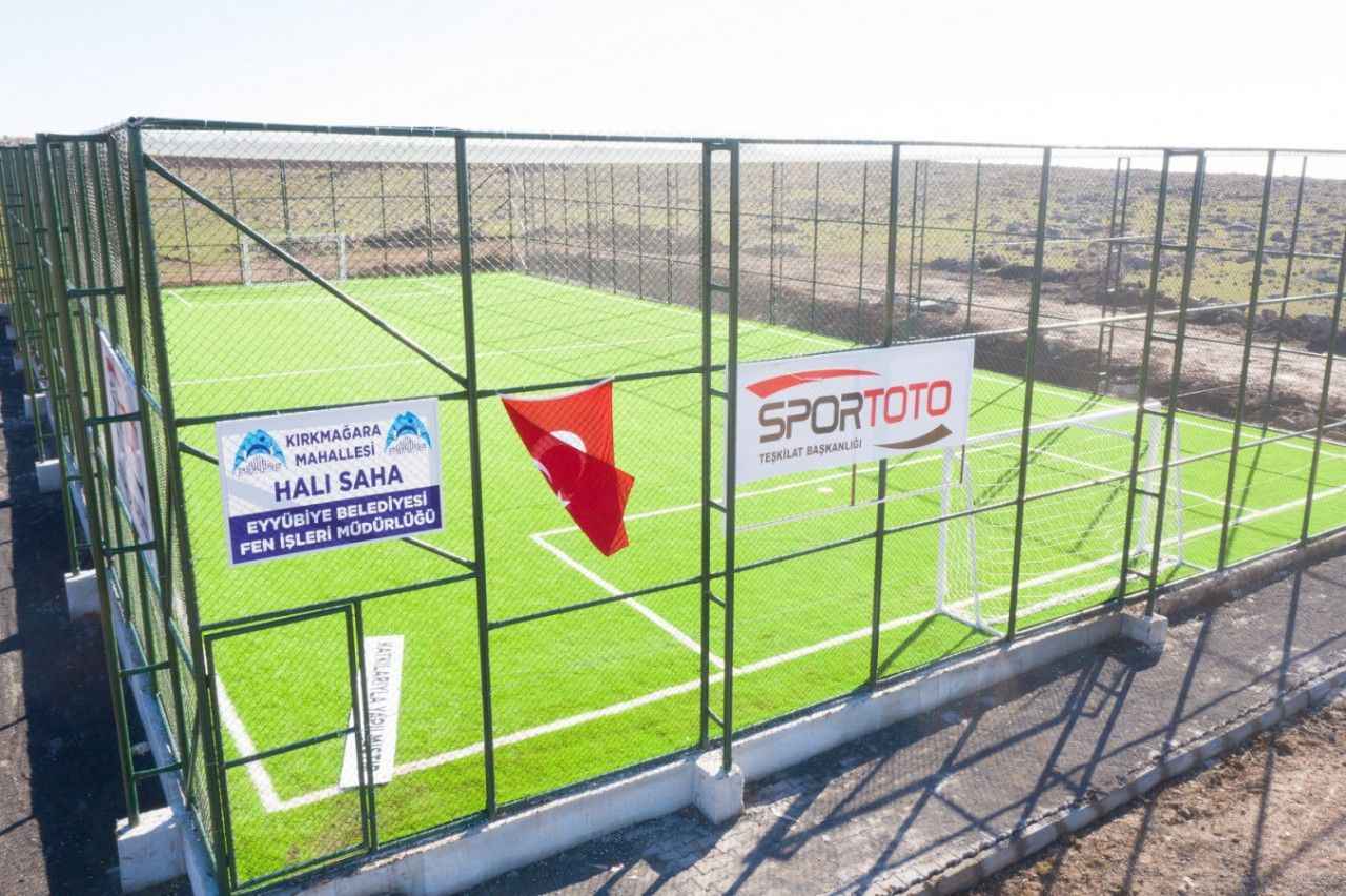 Eyyübiye’de 5 halı sahanın yapımı tamamlandı