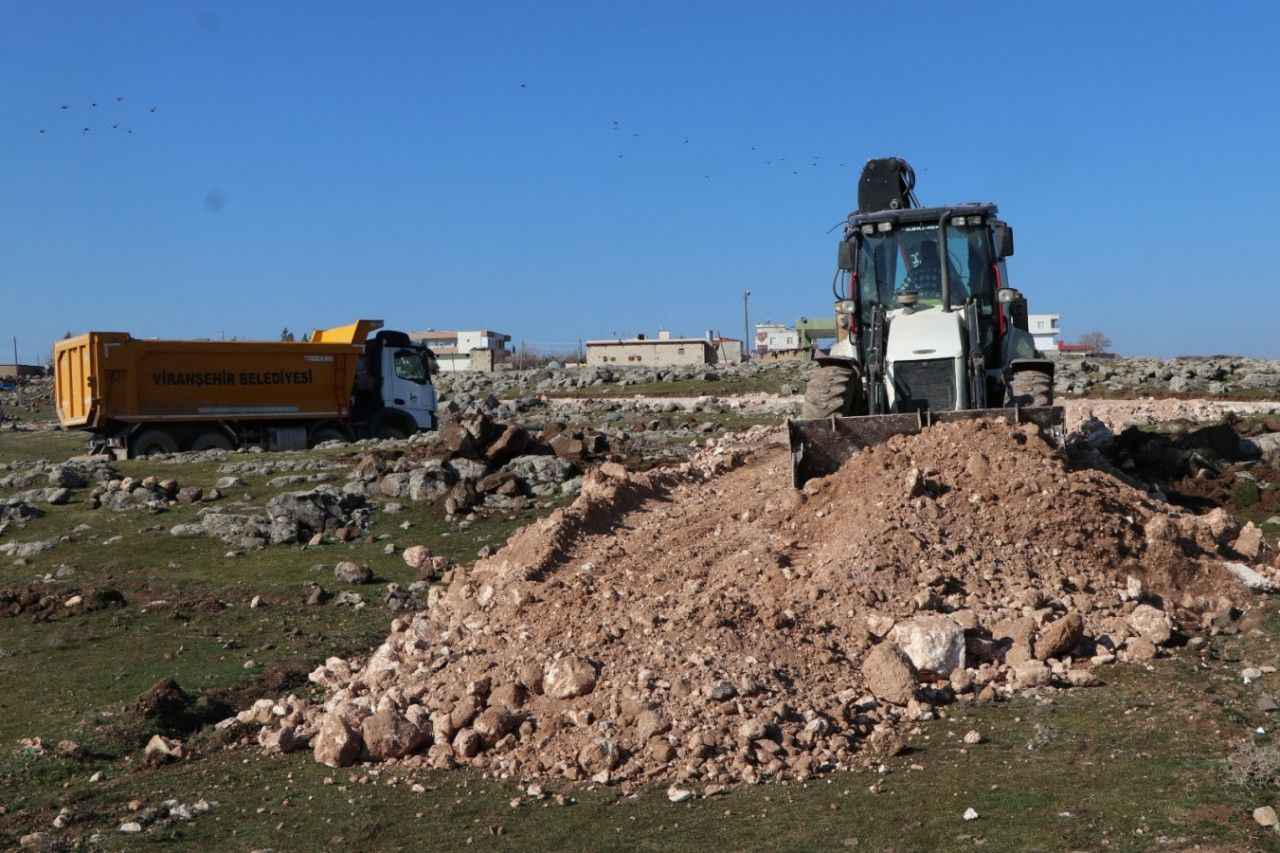 Viranşehir kırsalında yol çalışması