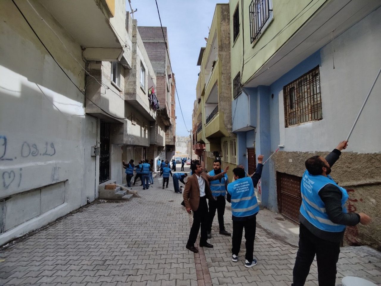 Eyyübiye’de selden etkilenen sokaklar boyanıyor