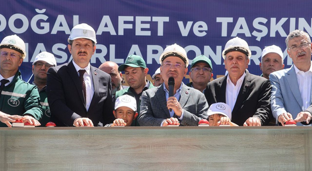 Urfa’da selden zarar gören yerlerin onarım çalışmaları başlatıldı