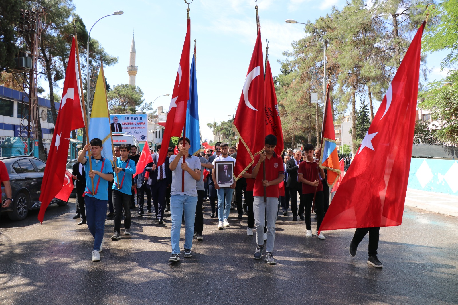 Akçakale'de 19 Mayıs coşkusu: Gençlerle yürüdüler