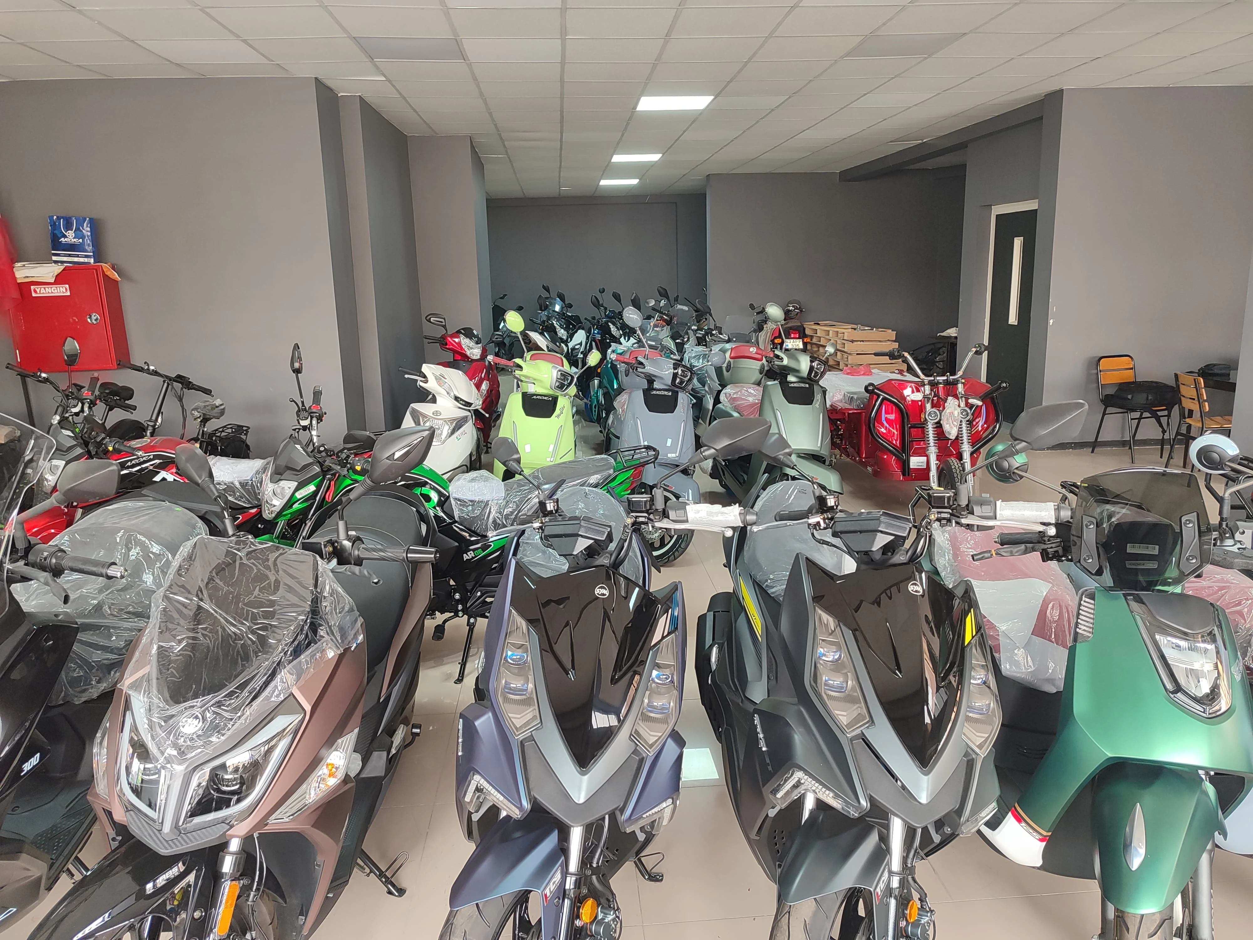 Ekonomik ulaşımın yeni gözdesi: Şanlıurfa'da havaların ısınmasıyla motosiklet satışları uçuşa geçti!