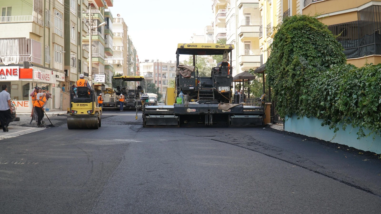 Haliliye’de sıcak asfalt çalışmaları devam ediyor (29.07.2023)